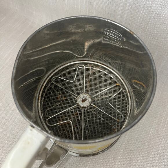 Vintage Mid Century Atomic Tin Metal Painted Flour Sifter Androck USA MCM - Picture 6 of 11